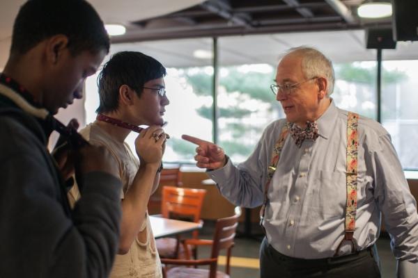 Bill Hecht ’61 SM’76, former executive vice president of the MIT Alumni Association, taught students how to tie a bow tie at Charm School for many years.