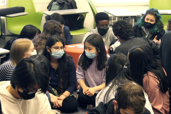 Students engaged in lively discussions and shared their experiences while meeting peers from different cultures.